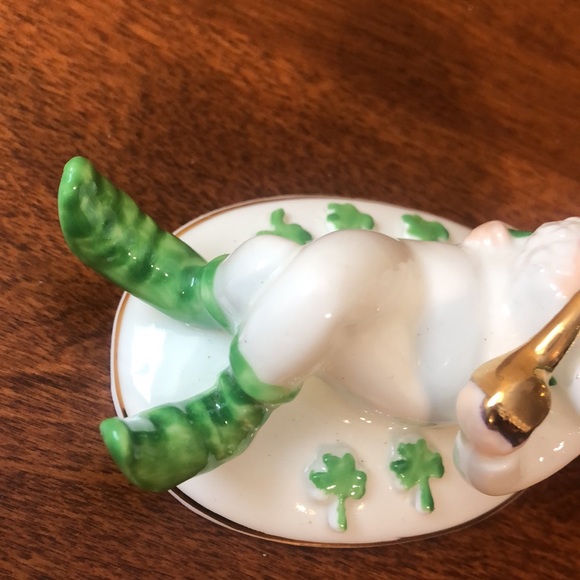 Schmid Bone China 1982 Leprechaun Figurine Pipe Shamrocks Gold Accent - Picture 2 of 9